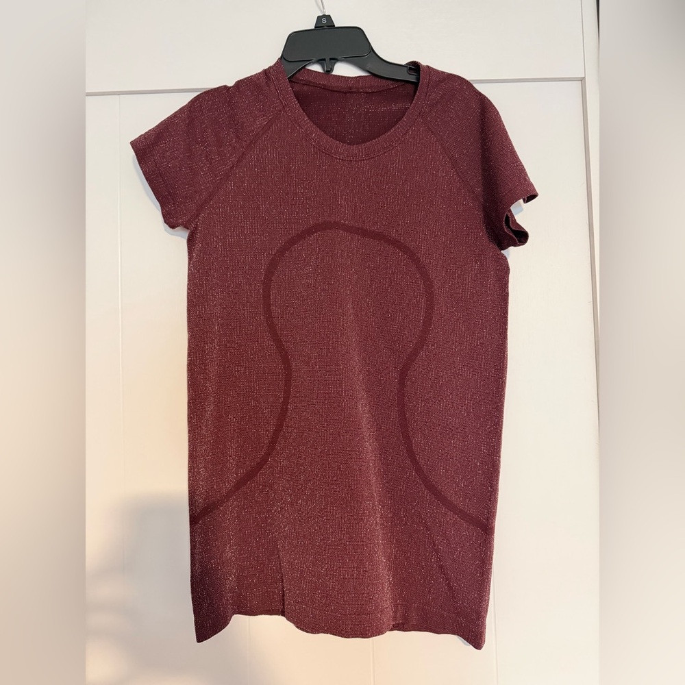 Lululemon swiftly Short-Sleeve Shimmer Top in Burgundy